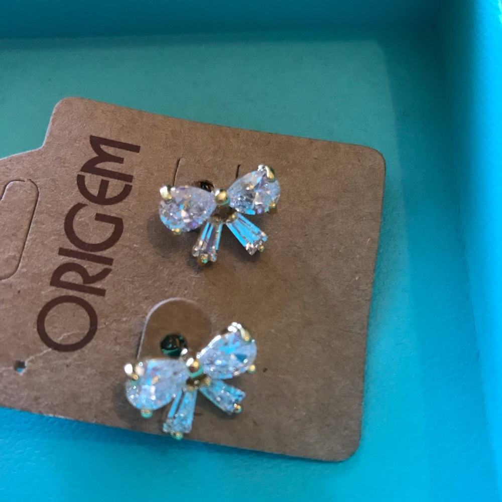 Bow earrings ~ adorable gold tone crystal